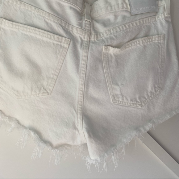 Aritzia Denim Forum Yoko High Rise Cut Off Denim Short in White - 27 - Picture 9 of 15
